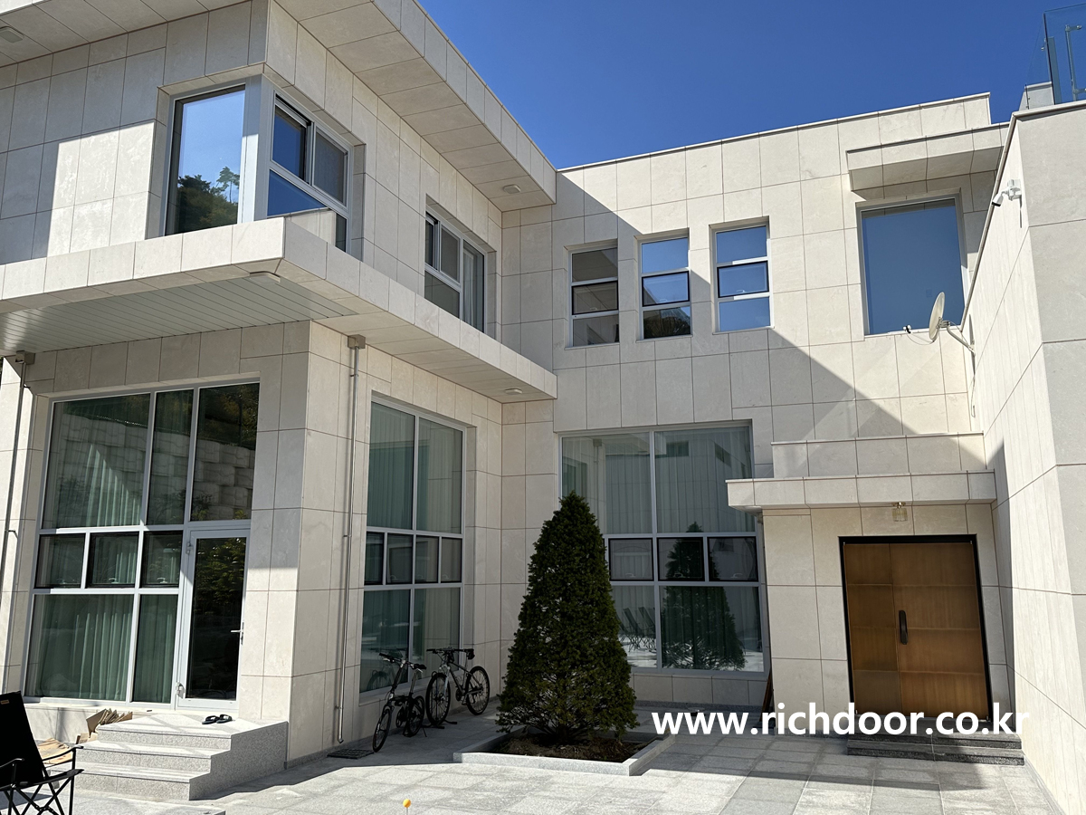 http://www.richdoor.co.kr/user/r/richdoor/editor/2211/e16146d0f2bbafe2aa3d6804d15eef2e_1668579766_4545.jpg 이미지크게보기